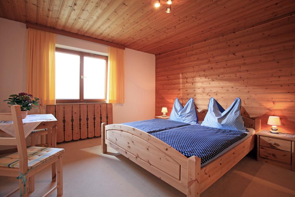 Gugghof Apartment Hopfgarten im Brixental Ruang foto